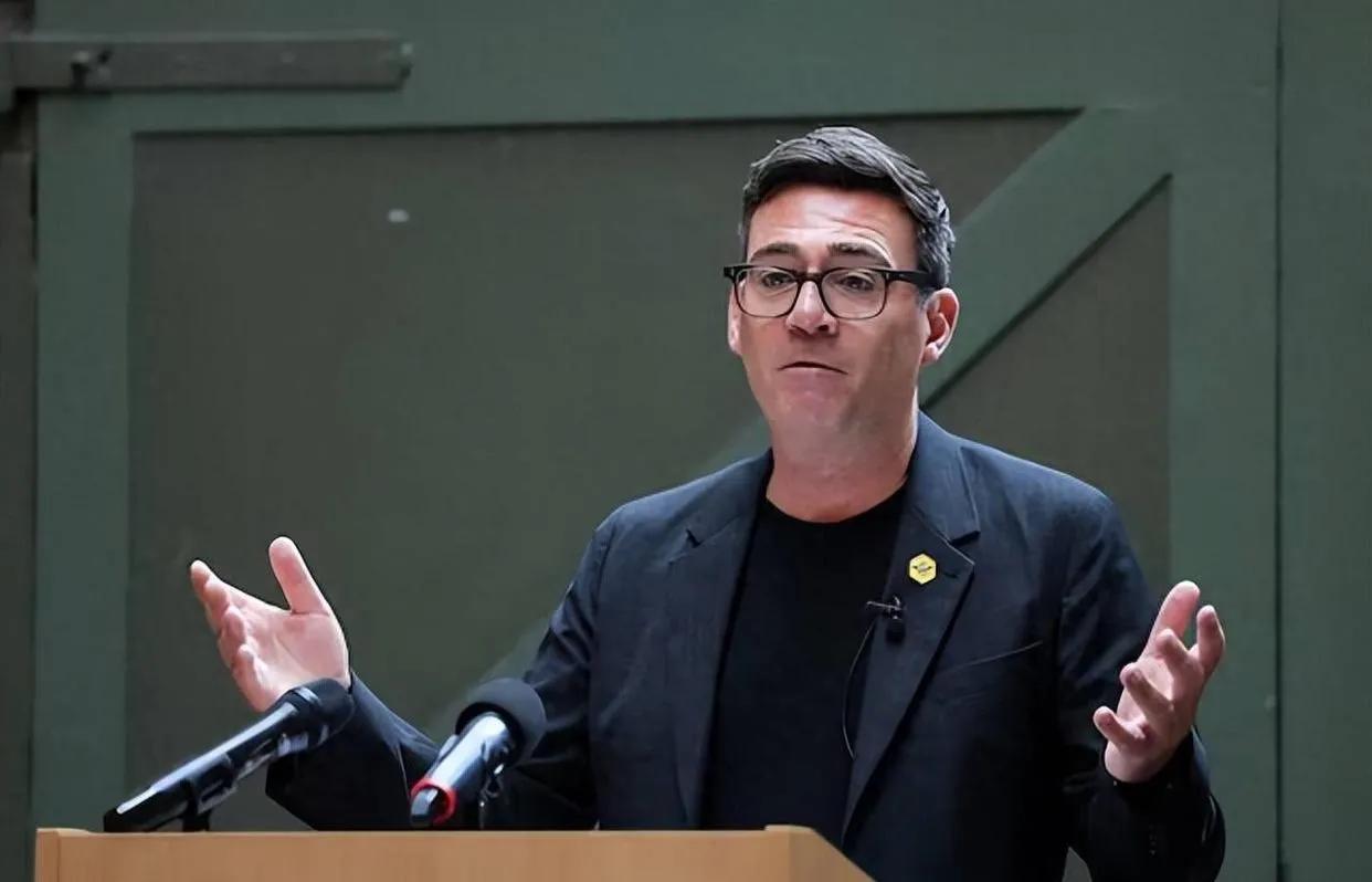 英国新曾相的日子不好过了，以色列的安全部长用西班牙语发帖，呼吁以色列总理内塔尼亚