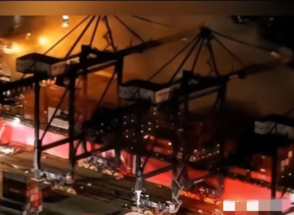 就在今天凌晨，日本的船在美国爆炸了。
​​1月7日凌晨，一艘从日本东京到美国的船