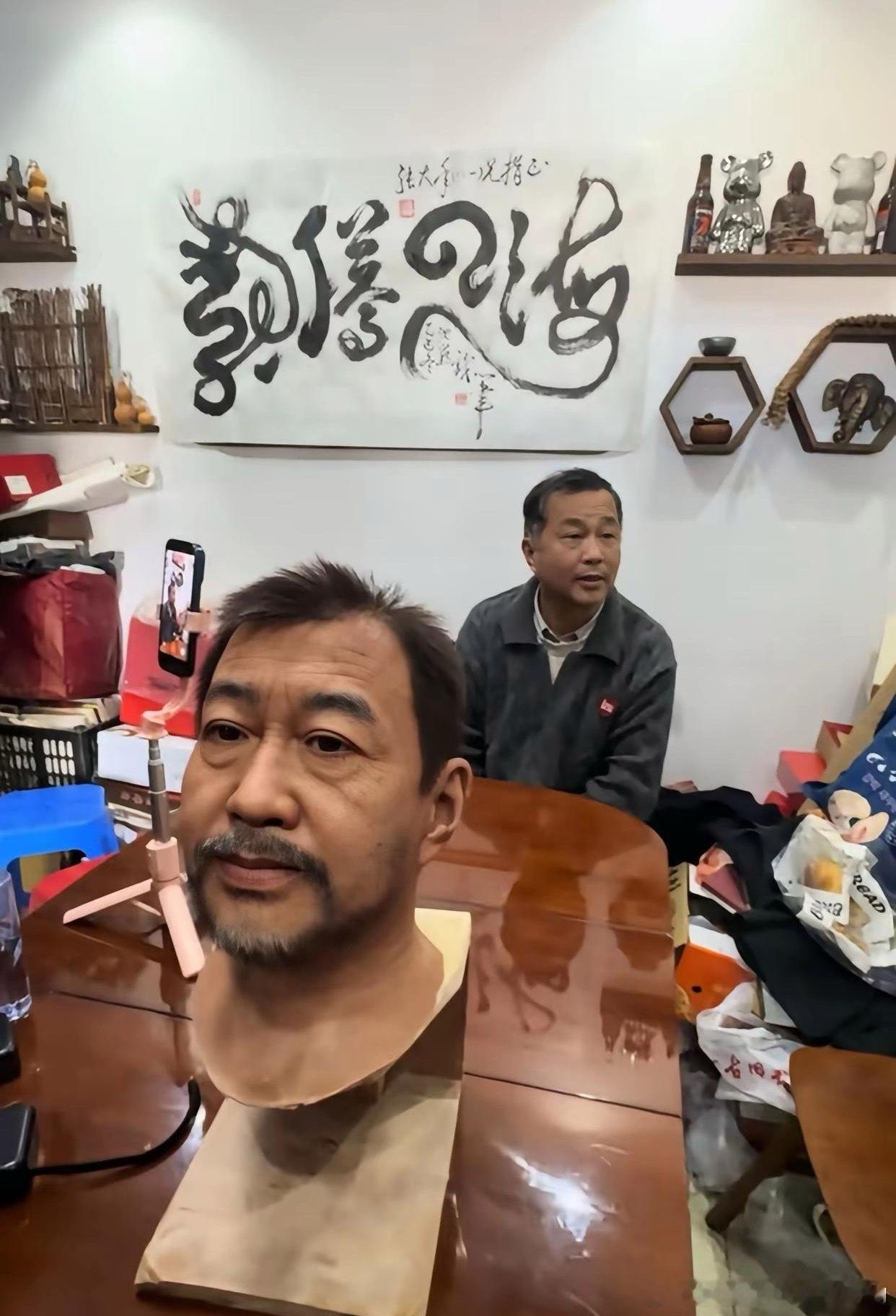 “流浪大师”沈巍，开始制作名人蜡像，作为时代印记，他是载入史册的国学大师，必须名