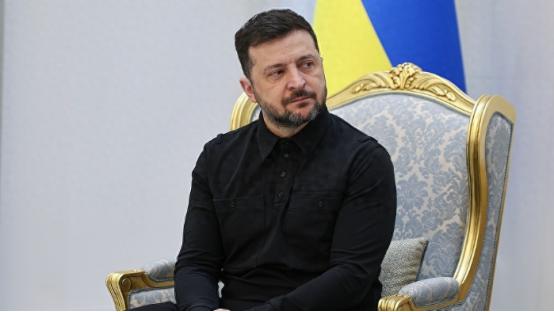 乌克兰那仗还没打完呢，泽连斯基就干了件让本国老百姓哭都哭不出来的事，直接签了个法