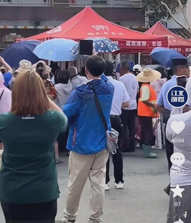 全红婵中秋返乡遭遇持续围观困扰。粉丝拍摄并分享她的日常生活，造成夜间及早晨休息不