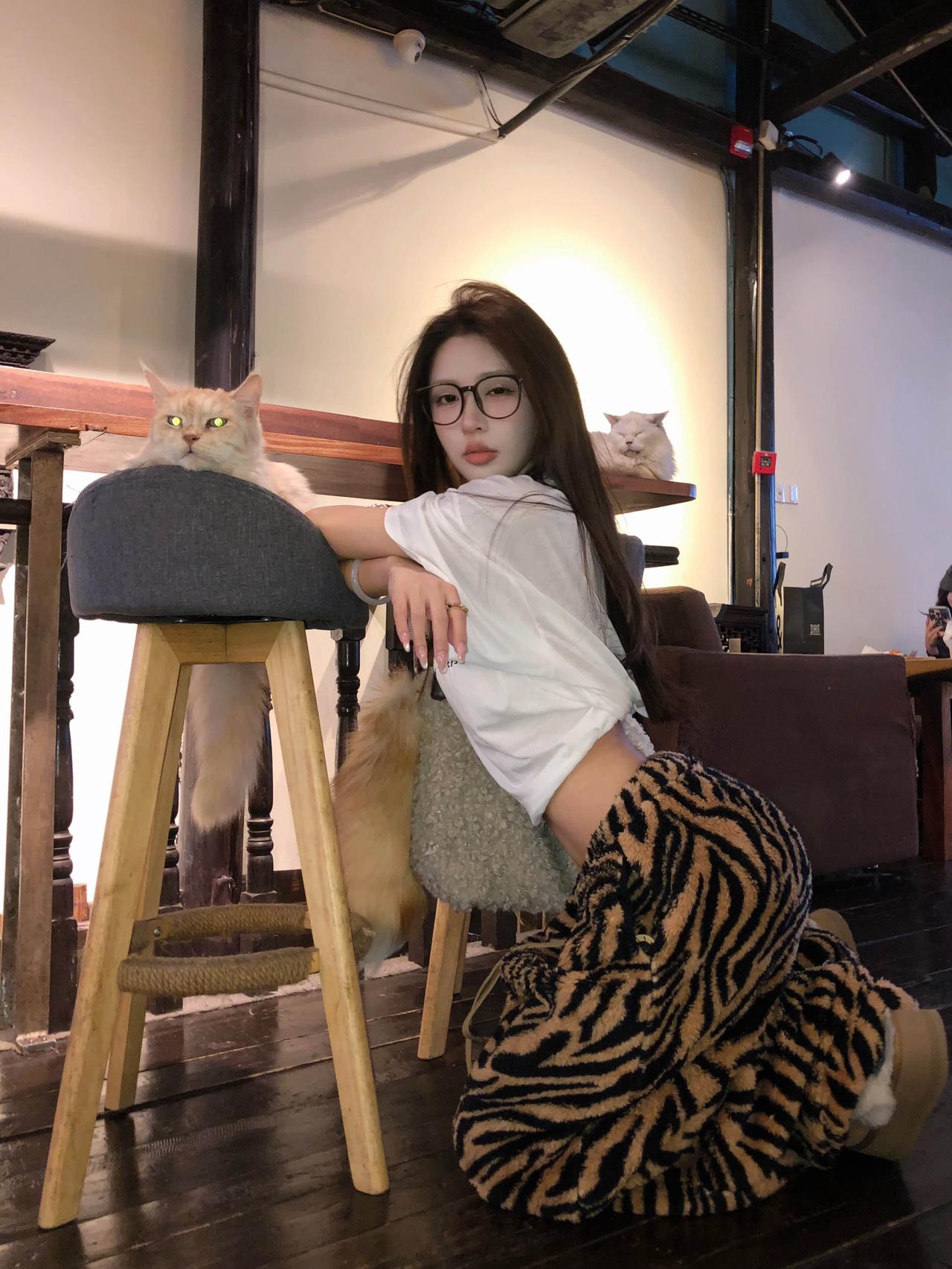 戴眼镜有气质些呢？还是不戴更有气质？