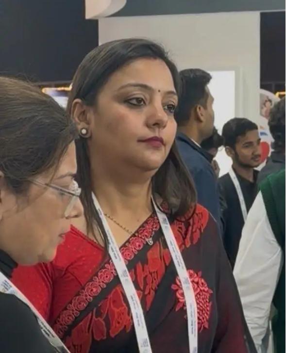 这两天印度那边出了个笑话，把全世界都给逗乐了。

事情是这样的：2 月 16 号