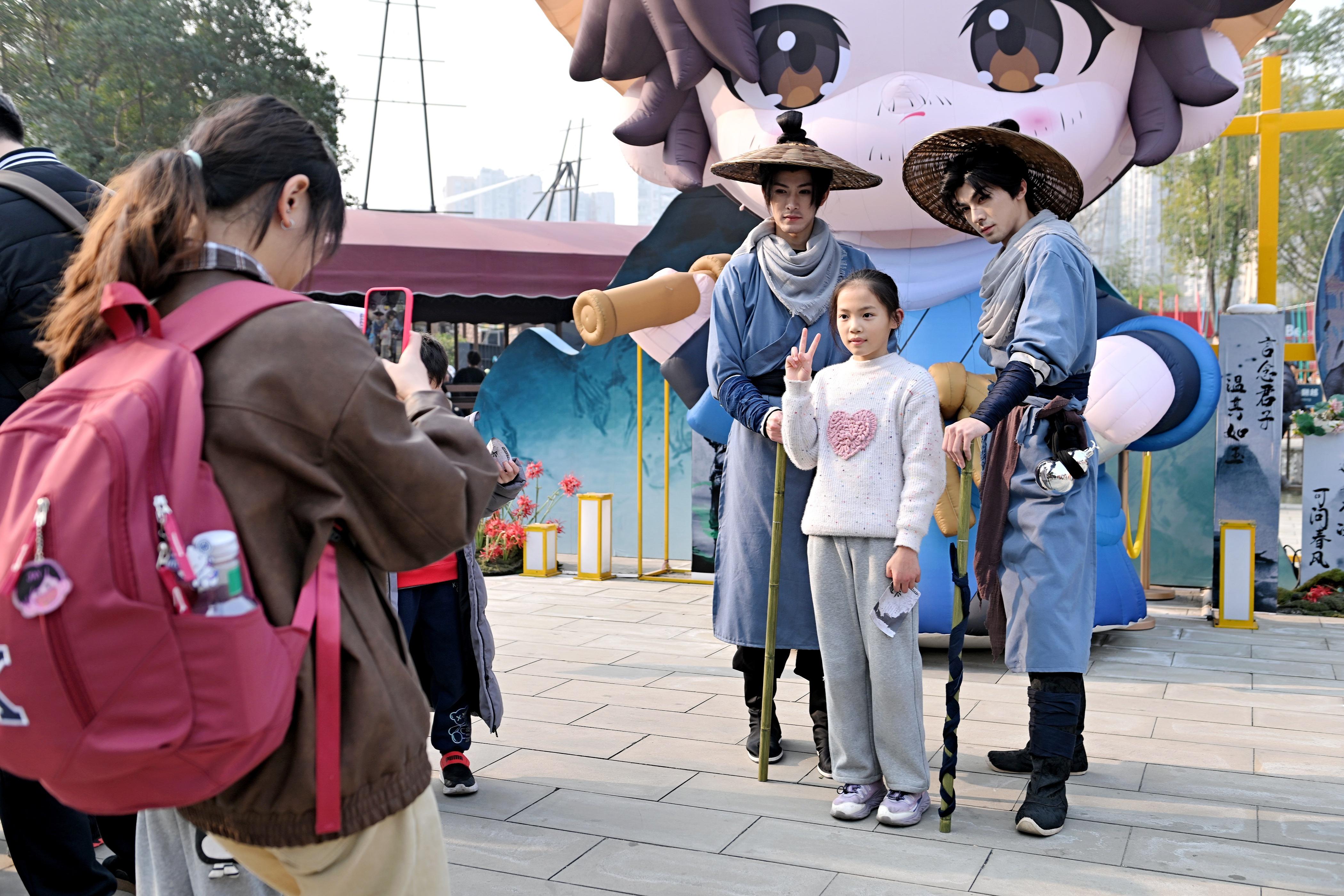 阿良从剑来猛到成都 《剑来》动画第二季阿良的“猛”不止在剧情里，在线下也见识到了