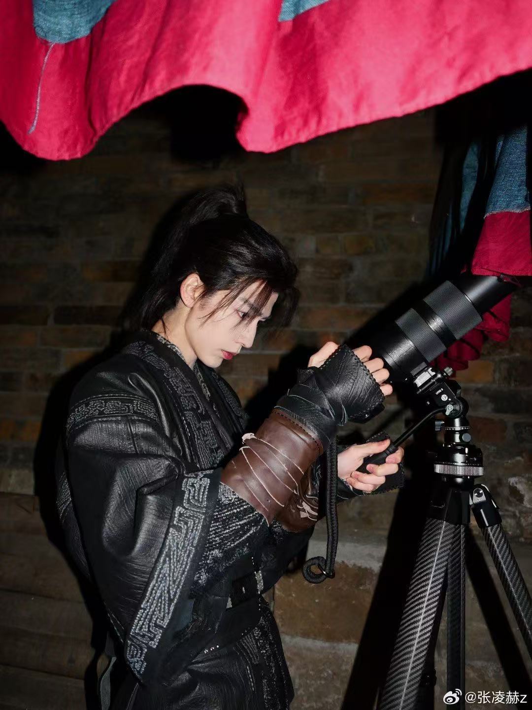 张凌赫摄影师营业张凌赫拍月亮张凌赫拍月亮，摄影师营业，