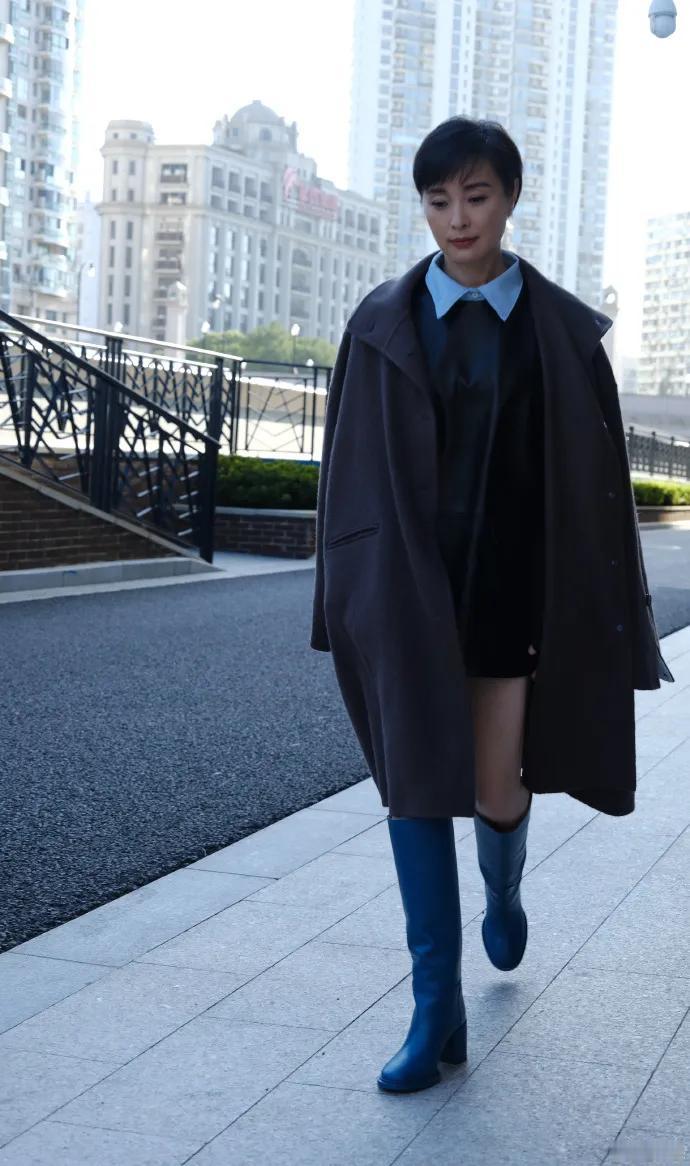 吴越最新造型，又美又温柔！
吴越真是越老越有韵味，优雅贵气，干练利落，不得不佩服