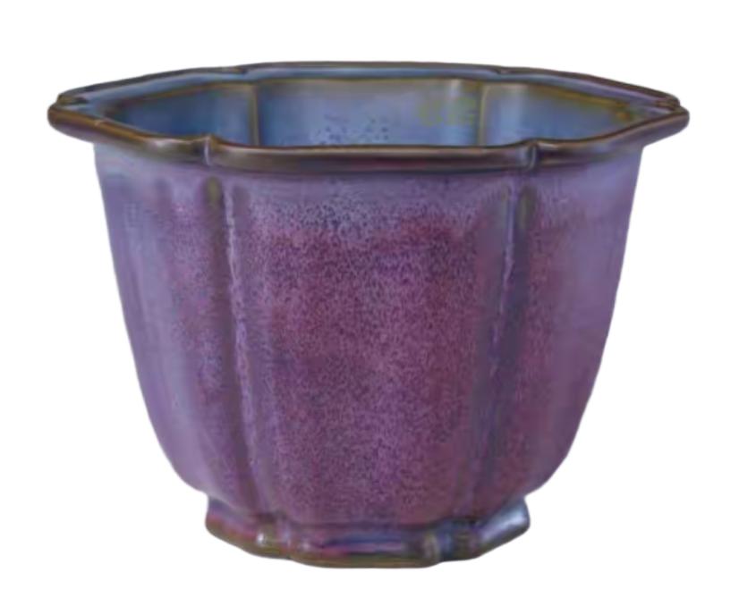 钧窑瓷器品赏
 
五窑竞妍，独钧瓷揽云霞之妙；万器呈质，唯禹陶藏炉火之灵。不施丹