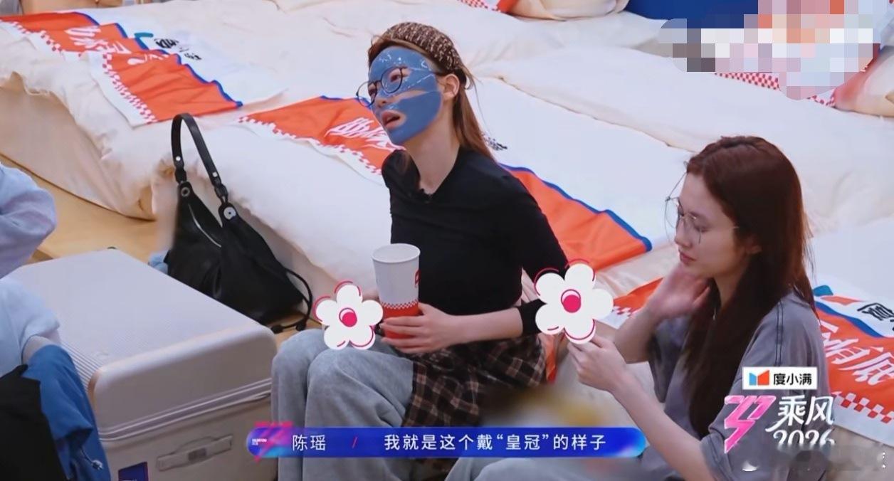 瑶瑶安慰张月的一幕好戳心，轻声开导，温柔陪伴，友谊之花悄然绽放。陈瑶引导型朋友陈
