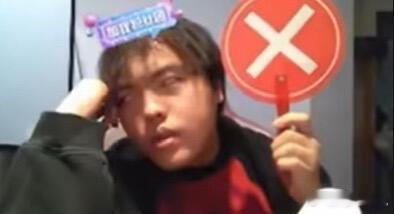 现在在各个平台每天都能刷到无数男爱豆的脚 ​​​