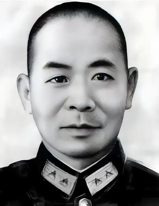 吴石真是天生的军人，学业第一不是吹的。他能把日军山头暗堡标成一本“活地图”，他画