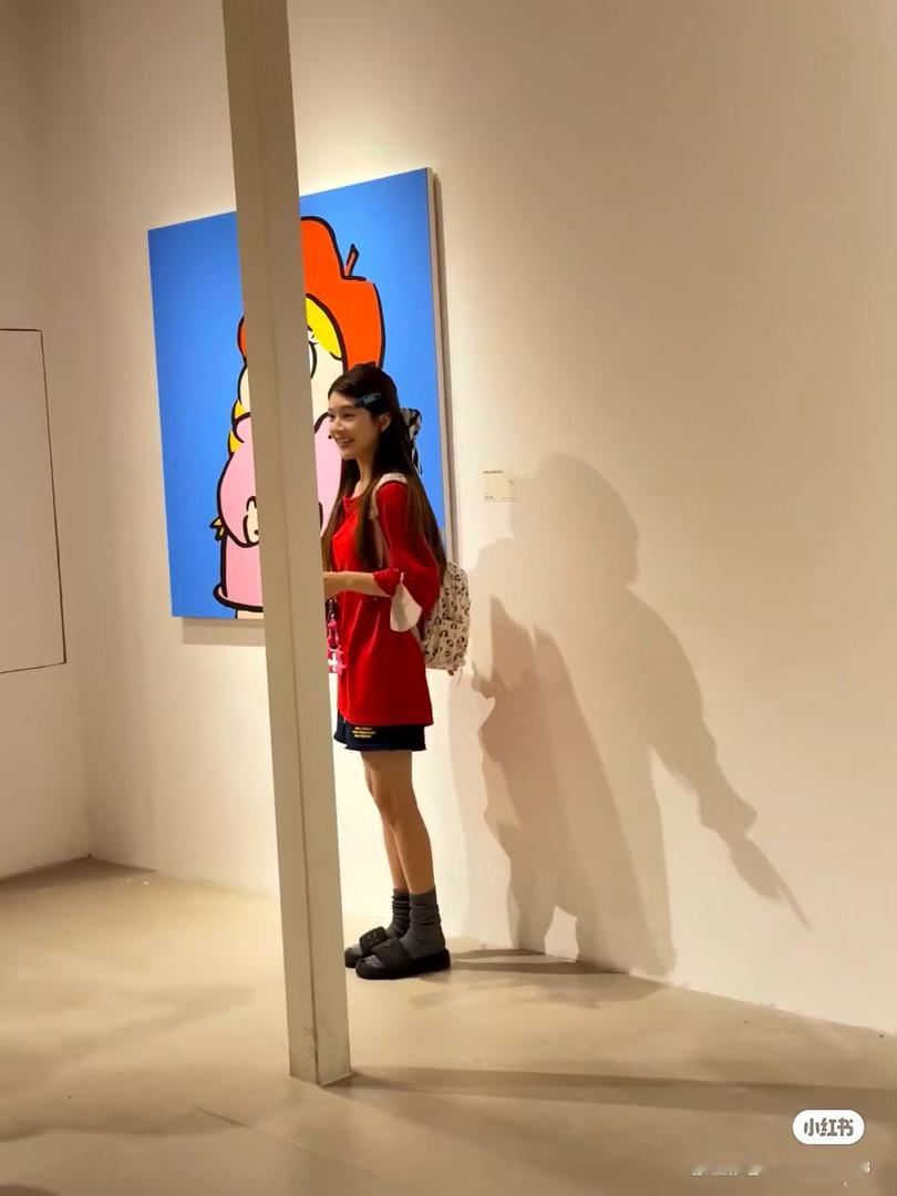 赵露思工作室有内鬼吗？实况图是路透，其他是工作室，工作室图完全就让人种草不了啊，