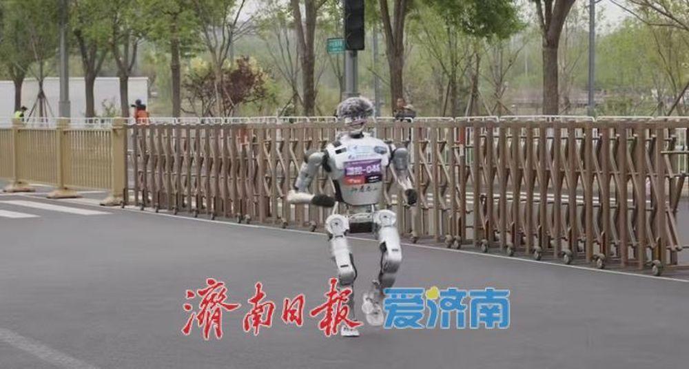 人形机器人赛道，济南处于什么身位？4月19日7时30分，北京亦庄，2026人形机