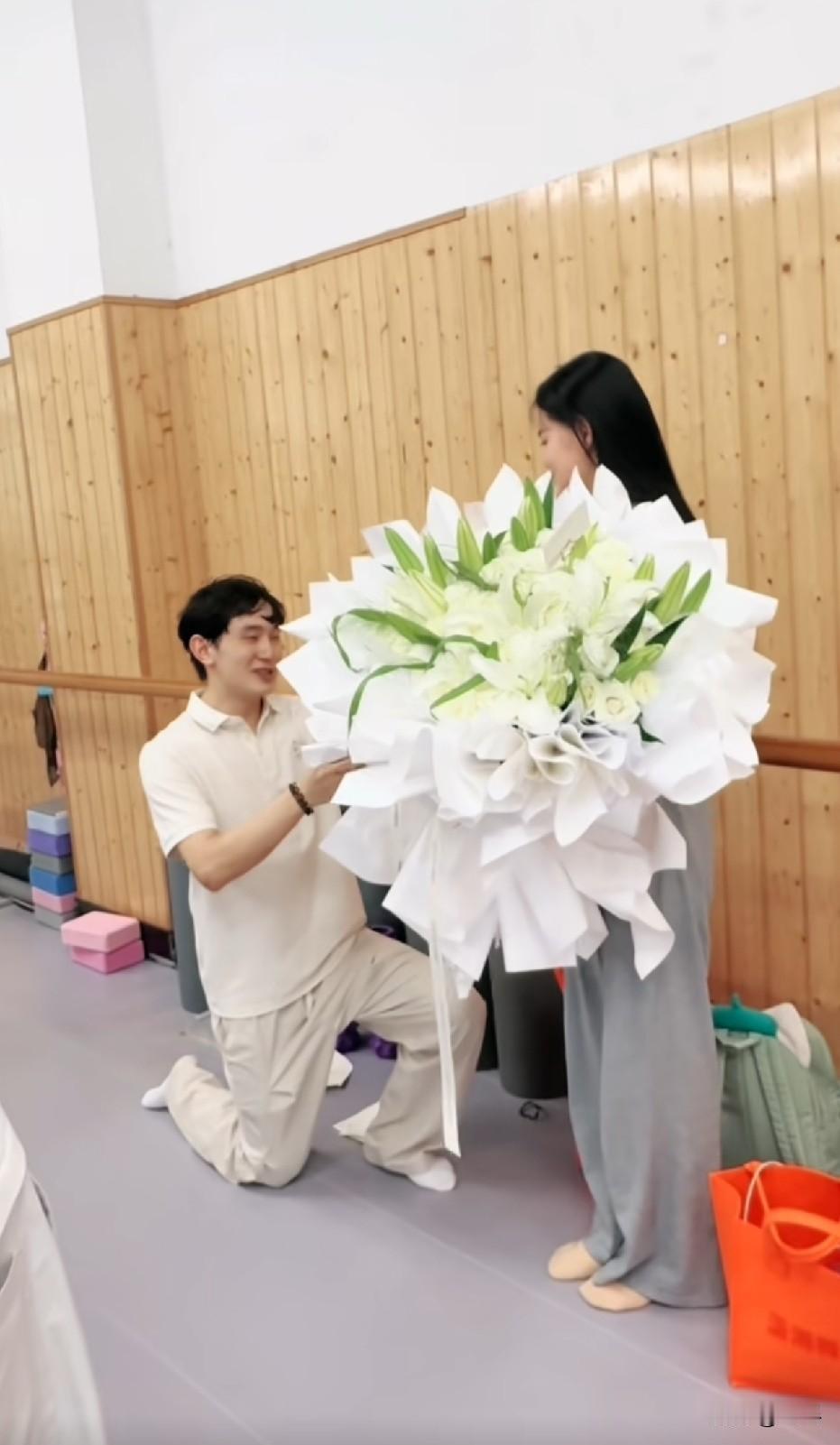 霸道总裁爱上离婚带三个孩子的我