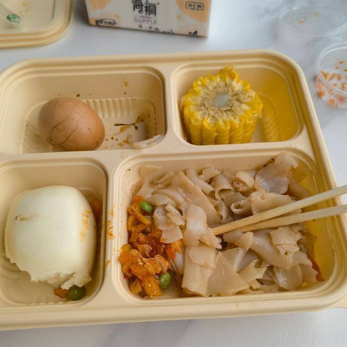 今天空腹做全套体检，做彩超的时候跟医生随口闲聊。
我说前段时间腰痛，查出有3毫米