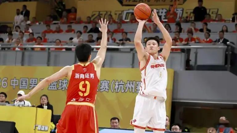 【深圳1-2浙江拒绝出局 老将周鹏命中关键三分】北京时间5月21日，CBA季后赛