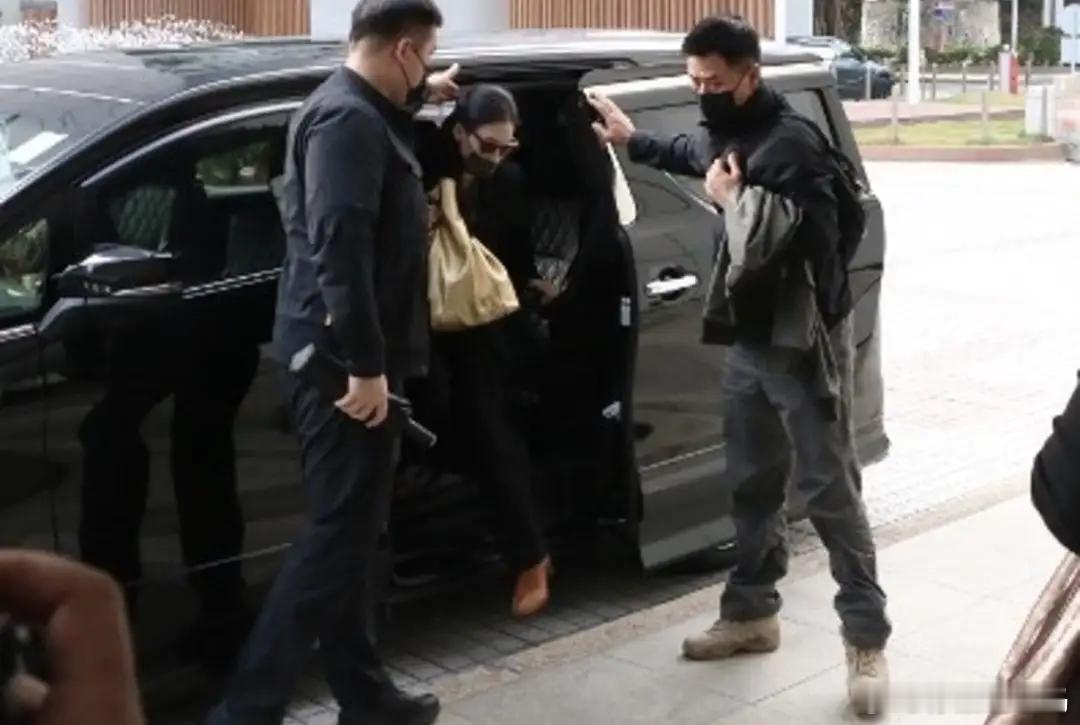 张柏芝的前经理人余毓兴多年前入禀香港高院，指张柏芝在2011年、2012年一共收