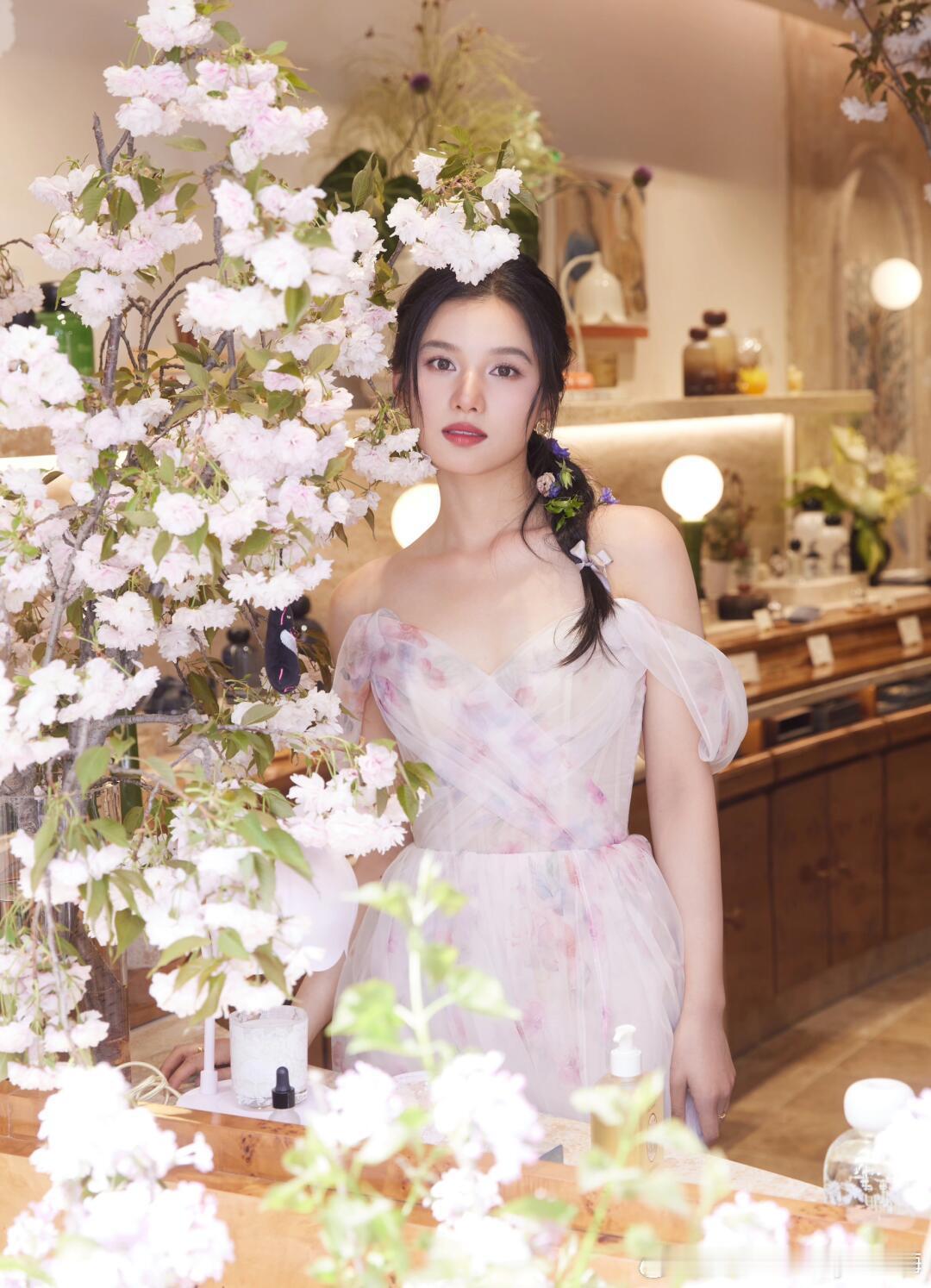 花美，你比花还要美～～永远在前进永远在蜕变，加油鸭 ​​​