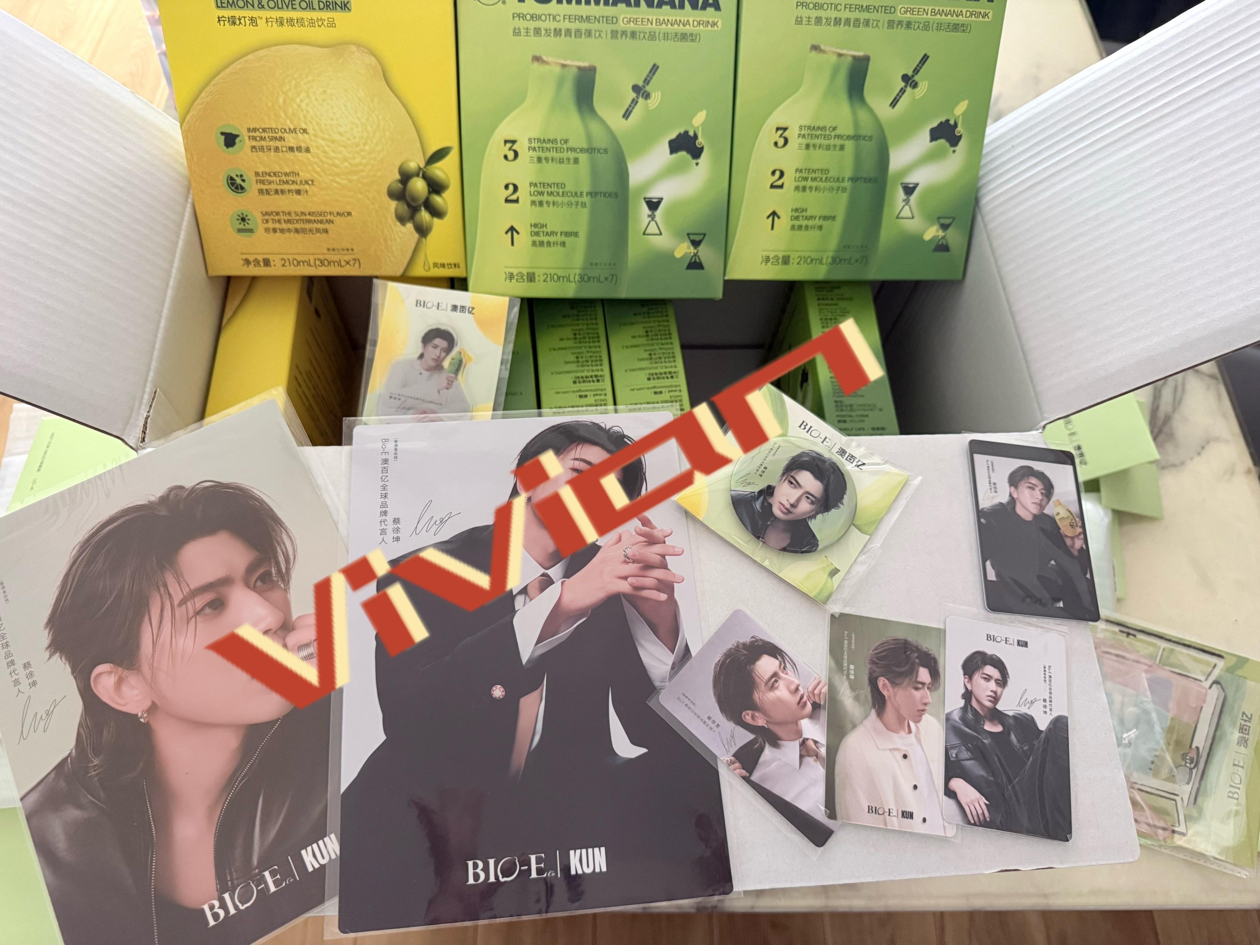 终于到了，赠品小卡大卡包装用心和复杂程度导致我差点又懒得拆开拍照了。 