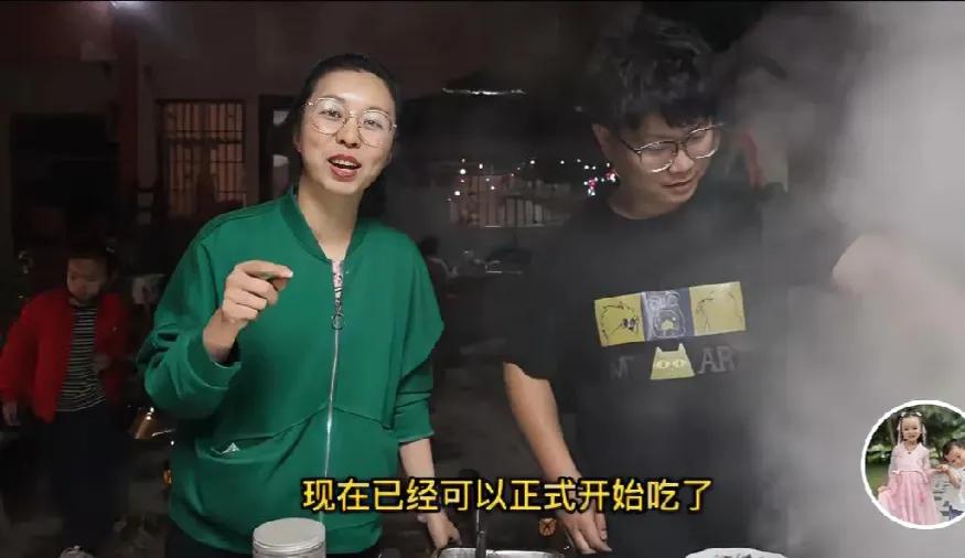 田媳妇儿现在确实是不用上班了，人家现在地位特别高，在娘家，在自己家都是C位。

