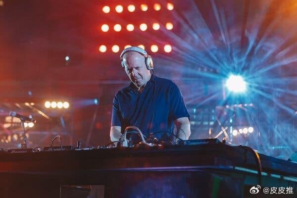 大卫·所罗门 (David M. Solomon) ，白天是美国高盛银行的CEO