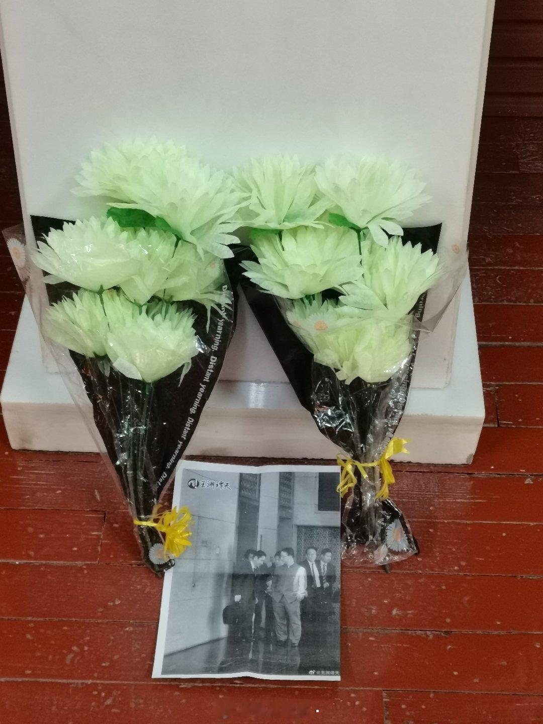 “蔡主任，中国外交官已挺直脊梁了！！！”p1：网友打印的照片p2:  外交史上第