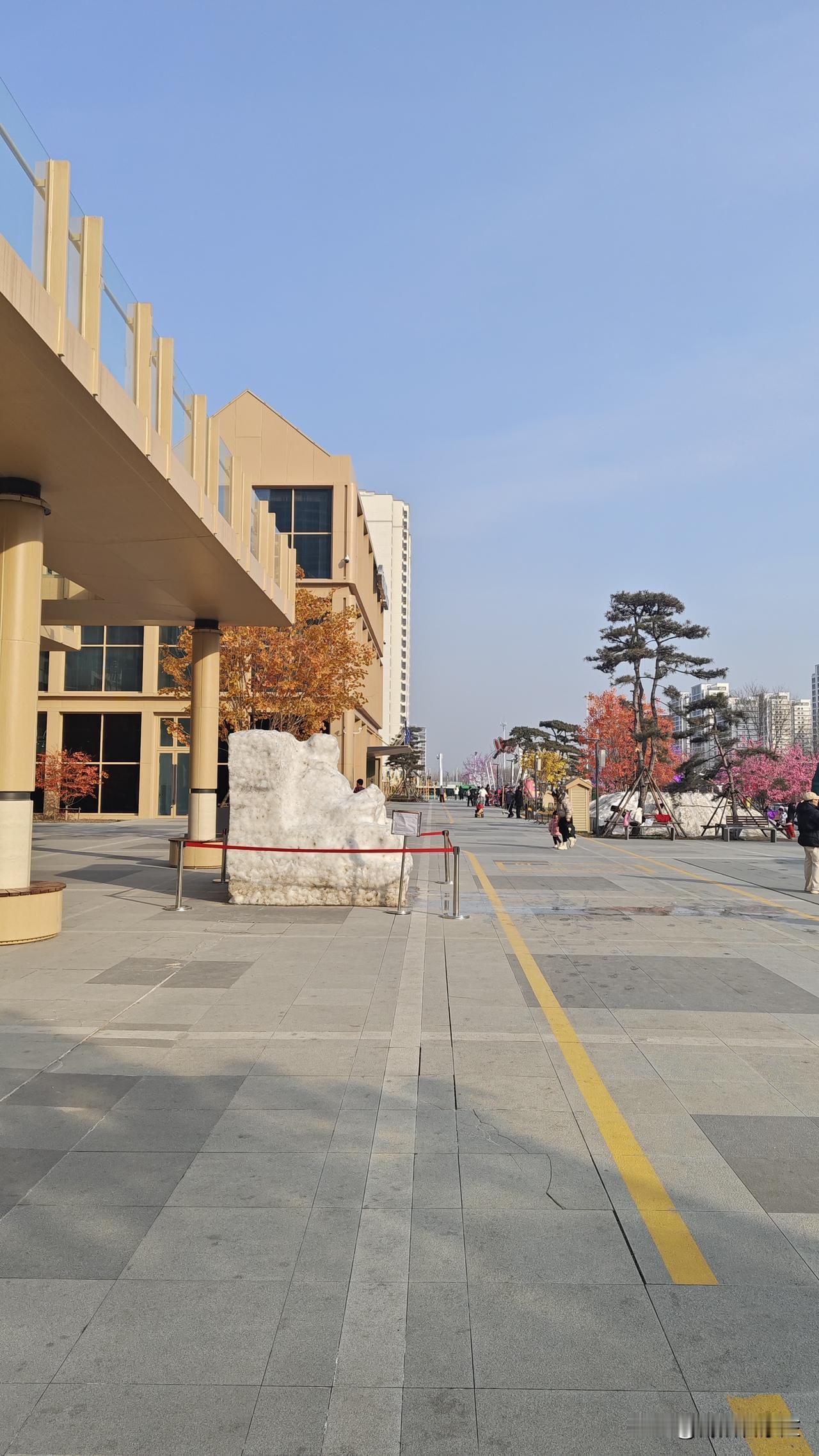 石家庄市区，有将近一半人口，是附近郊县的！
藁城，鹿泉，无极县，平山，赵县，晋州