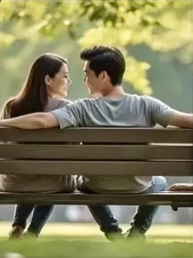 元旦，家家都高高兴兴的忙过节。
王婶老两口却闷闷不乐，因为独生儿子一家，不会回来