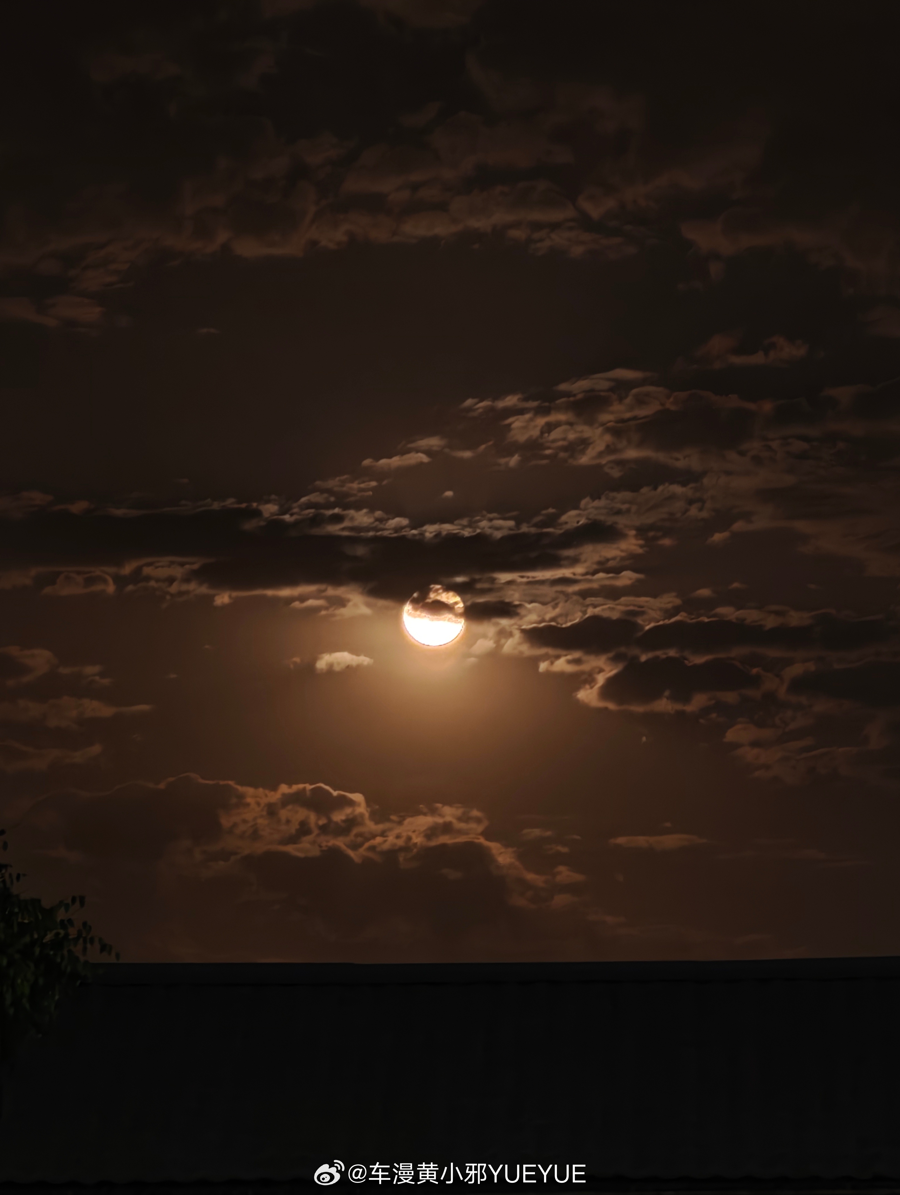 最近的月亮特别美🌙忍不住拍下来月亮红月亮喜欢就拍下来新星v计划超能新星汇新星爱