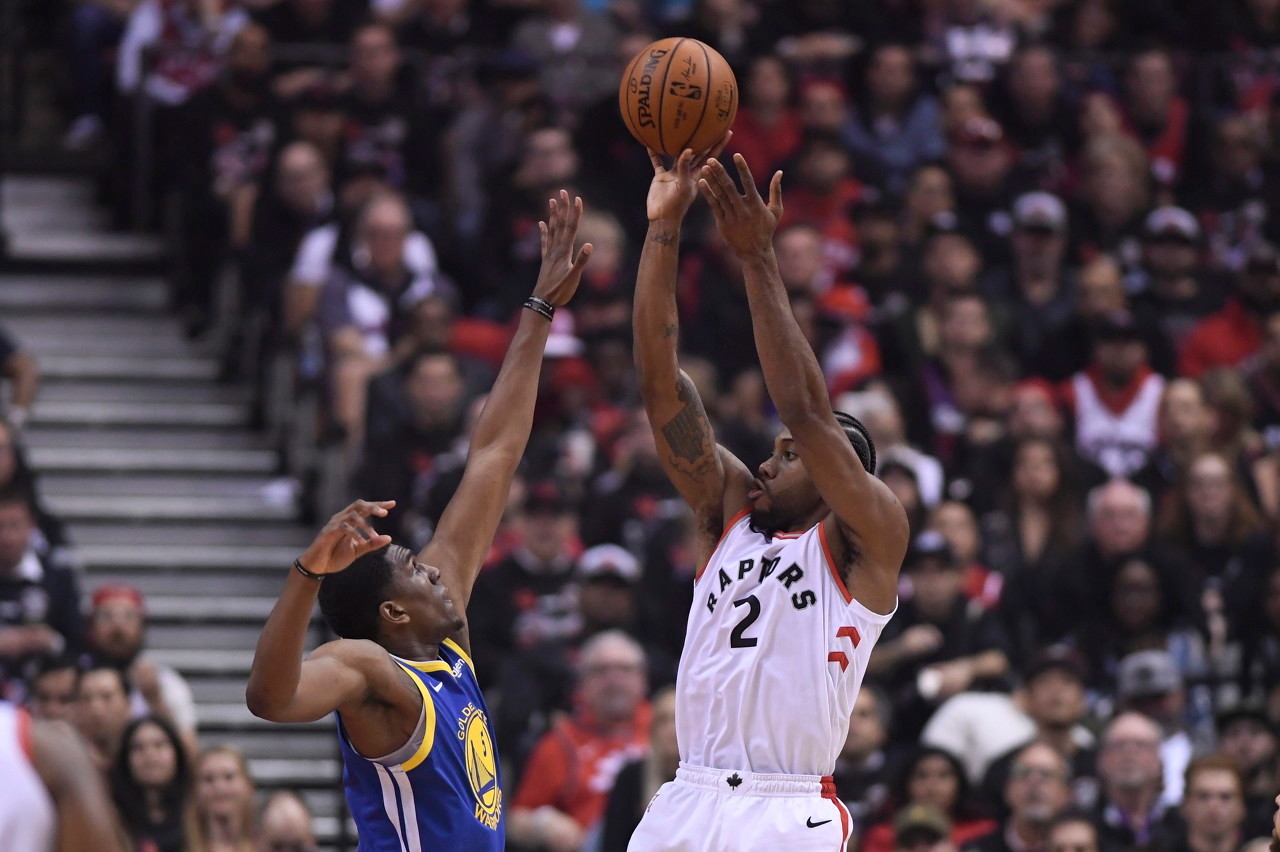 NBA 真爱！Windhorst：猛龙愿意与伦纳德签下一份顶薪合同 
