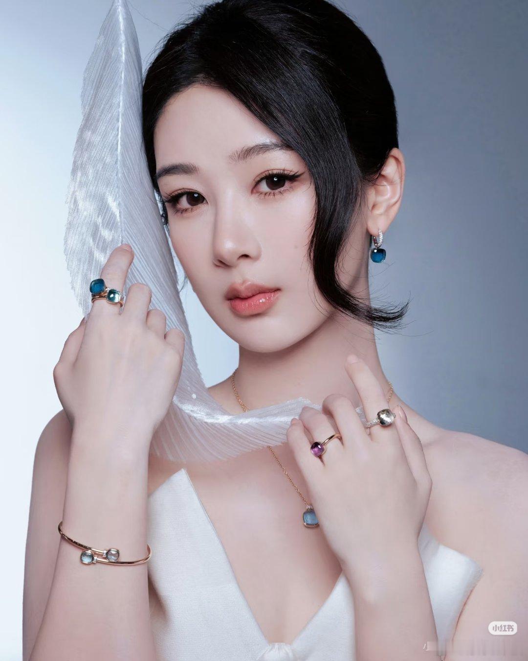 杨紫董竹君 yz杨紫玉兰花开君再来 世上有两样东西不可直视，一是太阳，二是人心。