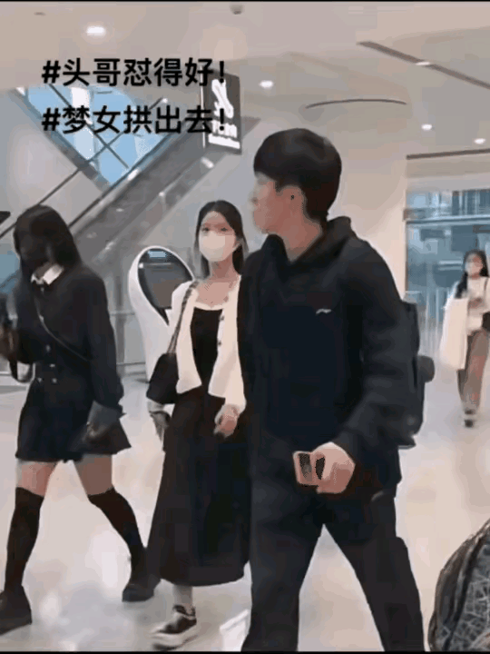 这样的女孩疯了，让人讨厌不说，家人朋友看到了会怎么想?难道一点面子都不要了?#妙