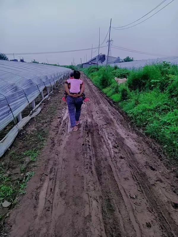 隐忍三年收集家暴证据，山东女子三次挨打不反抗，一纸诉状斩断噩梦
 
在山东乡下，