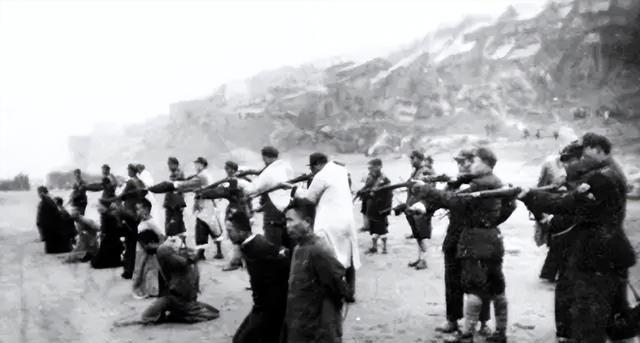 1947年，国军师长李铁民兵败覆灭前，下令将城里关押的100多名地下党全部枪毙。
