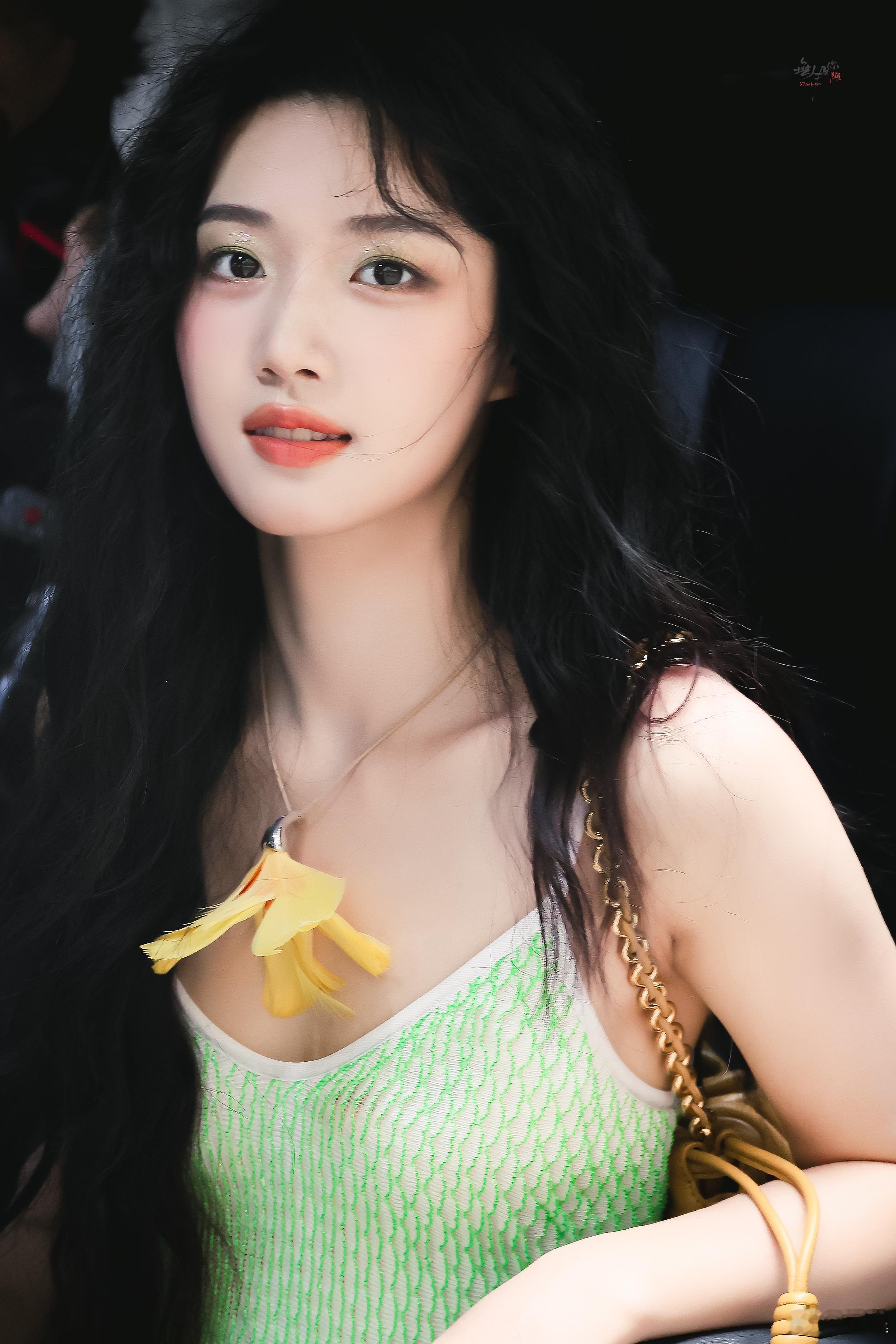 卢昱晓 💚 夏日青芥妆，丛林绿色精灵出没[哇] ​​​