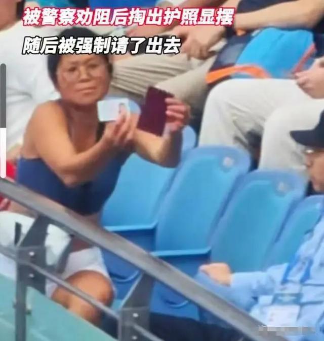 笑死了！“护照姐”你个假洋人！又丑又装！身份被打脸！
 
上海网球大师赛最近出了
