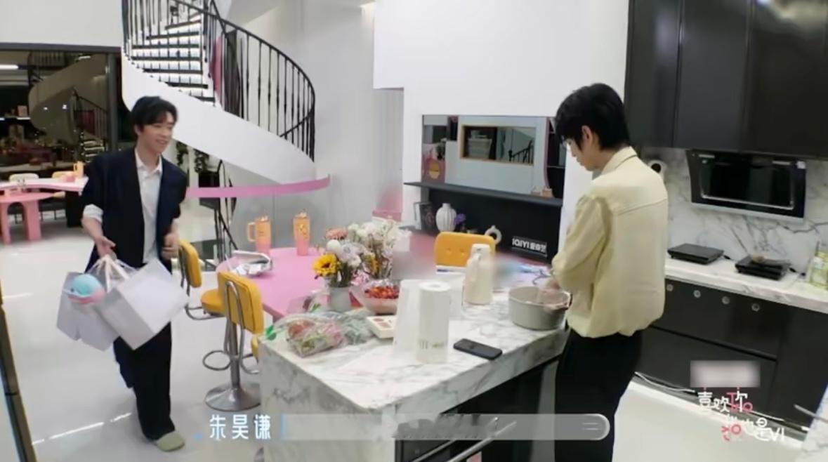 恋综男嘉宾确诊何书桓在恋综看到何书桓了谁追喜欢你6被朱昊谦这套操作气到了！对三个