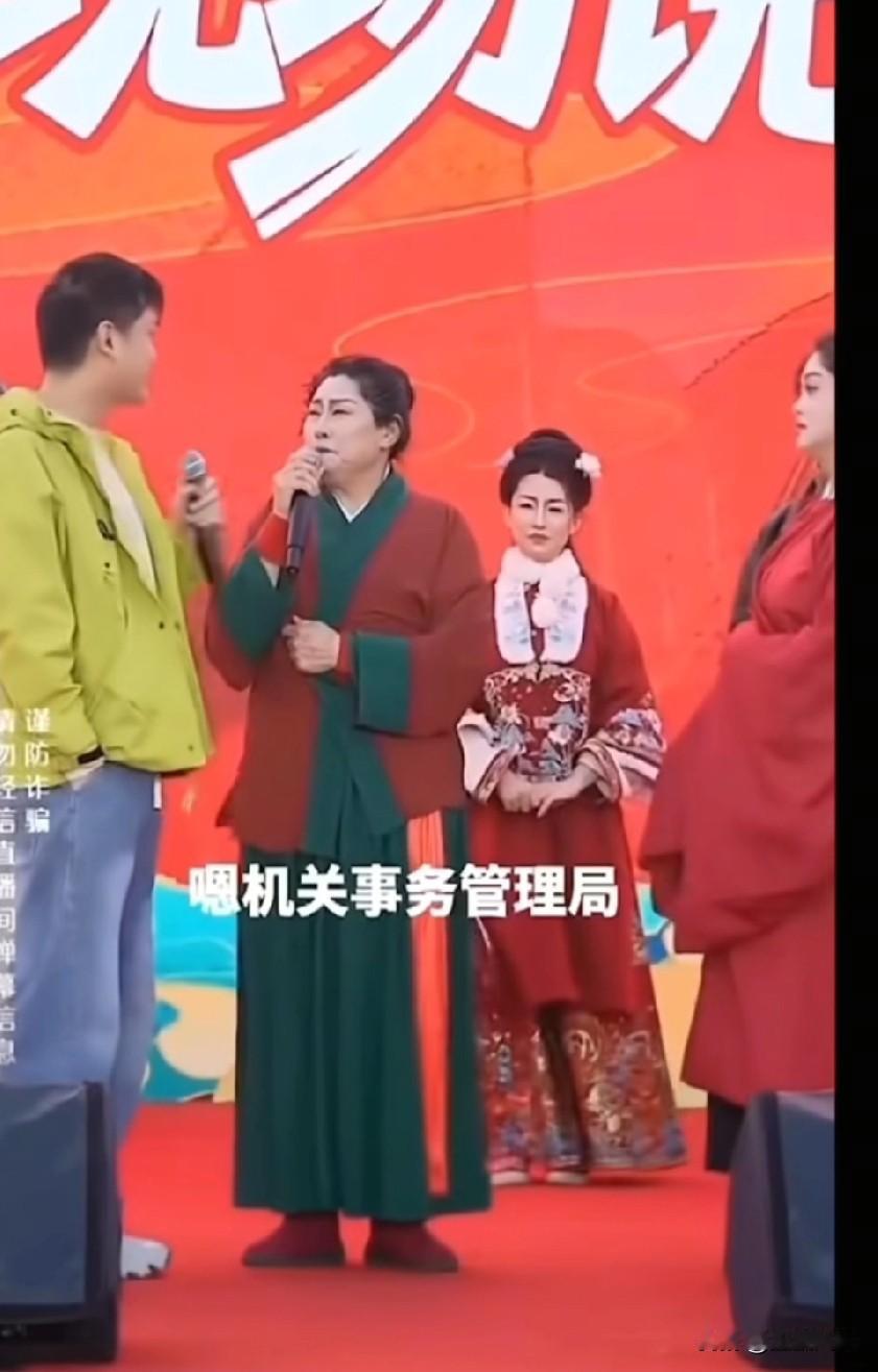 翻车了！男子参加“王婆说媒”，王婆暗示说够了，他:机关单位上班，家有宾利房子众多