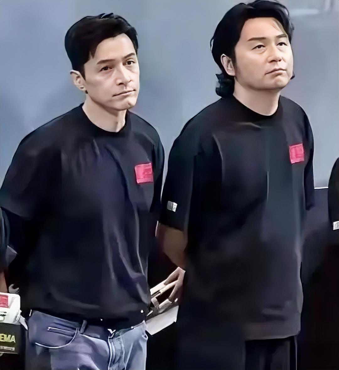 我严重怀疑 
胡歌最近是不是被做局了 
不仅在白玉兰男主奖上遗憾落败，自己新拍的