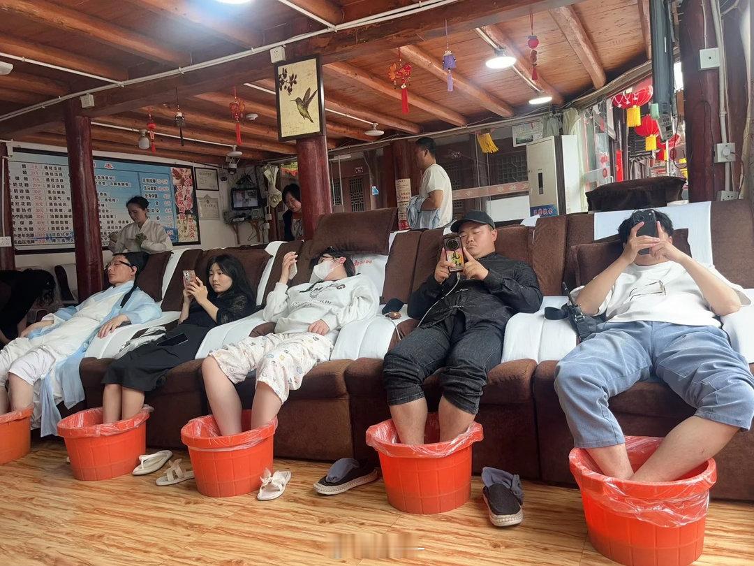 五一来四川阆中体验用醋泡脚在阆中待了两天，才懂什么是“沉浸式惬意”。青石板路连着