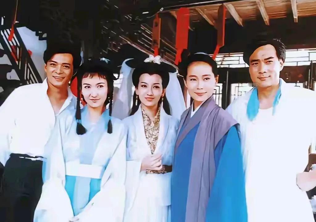 让人意外的大合照：乔峰、赵无极与“新白三人组”梦幻联动

1992年，由赵雅芝、