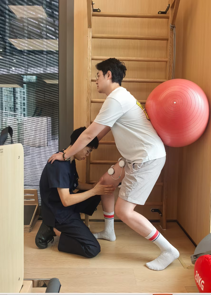 每日康复打卡 ——来自于我们的上海静安店的康复瞬间——三分手术七分康复，杨老师正