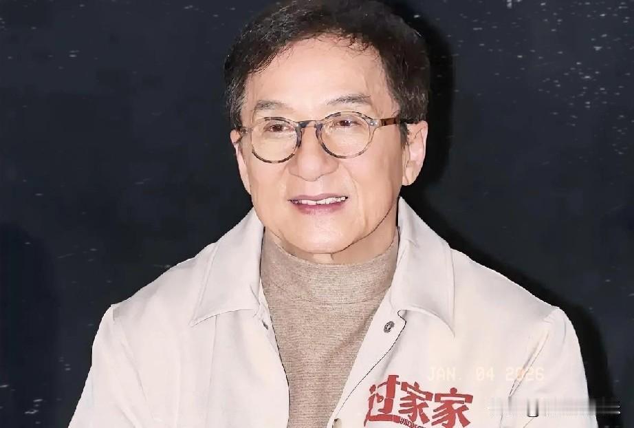 71岁成龙泪目致歉房祖名：“打压教育”刺痛亲情

71岁的成龙，在电影路演现场，