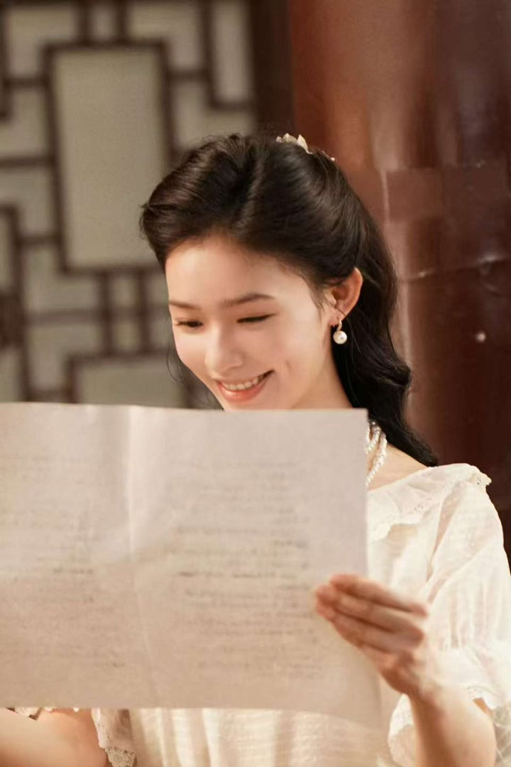 林允新剧角色被换林允剧中是没有背景的小演员 被至亲骂“赔钱货”时，林允饰演的沈冉