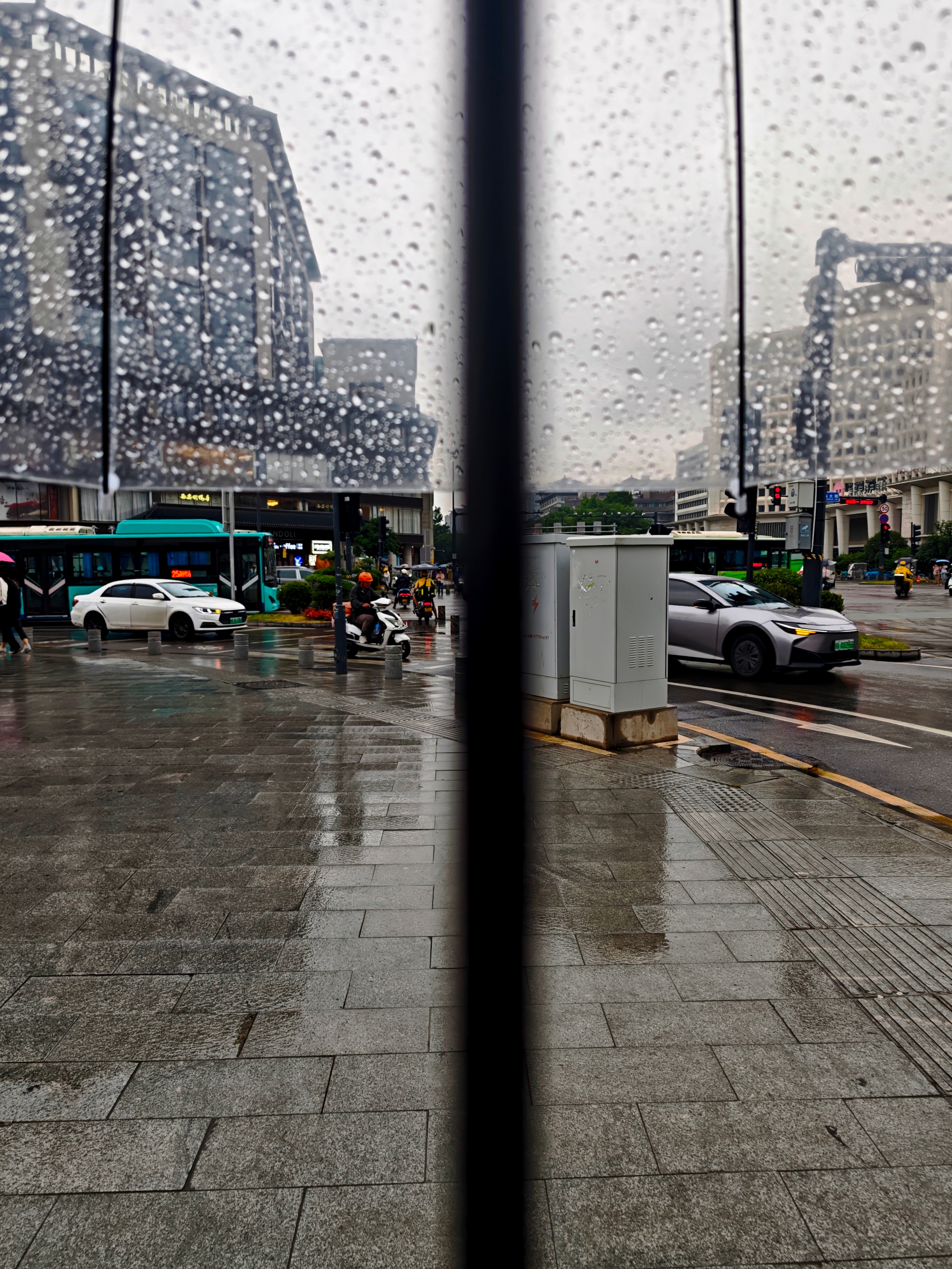 下鸡毛雨 