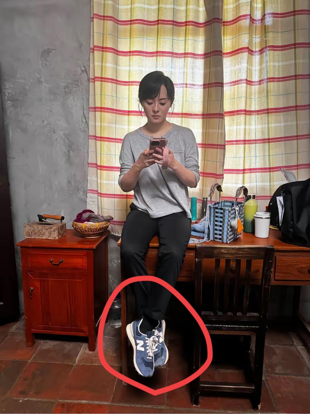 孙俪的鞋子是什么牌子的？颜色挺好看的