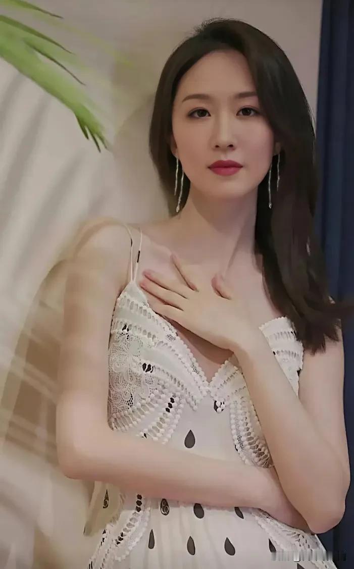 漂亮，精致又很上镜，演技也不输一线女星，为啥就是火不起来？#张雯# #气质女神、