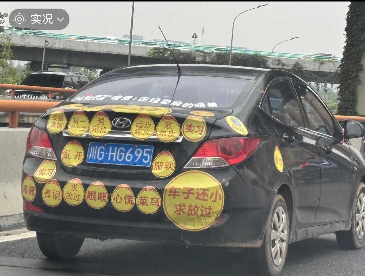 哈哈，这哥们生活中肯定也是搞笑担当