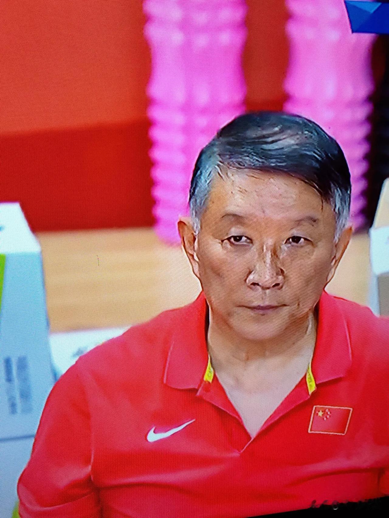 宫鲁鸣执教后对中国女篮影响确实很大，亚洲杯成绩退步使广大球迷难以接受，如果女篮仍