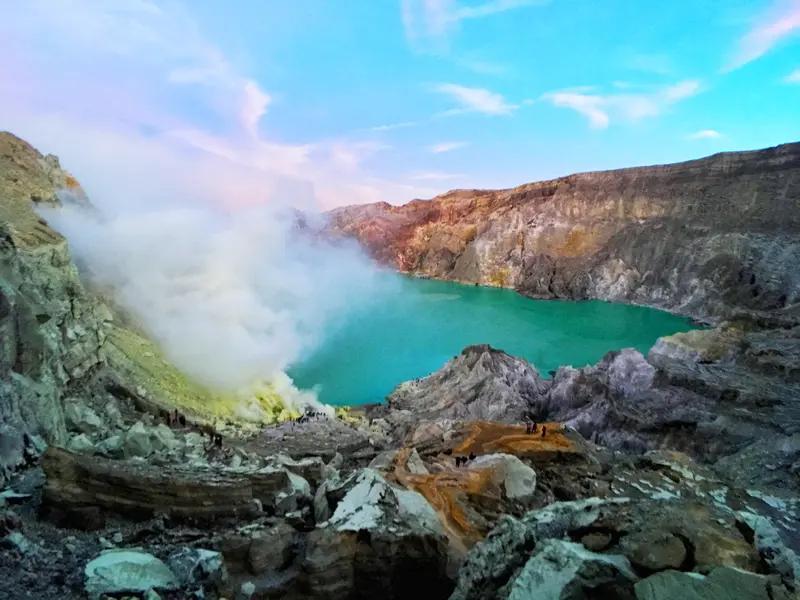 印尼作死镍矿坑中企近200亿美元怎么办？
有网友提出炸设备，这是情绪发泄，不是战