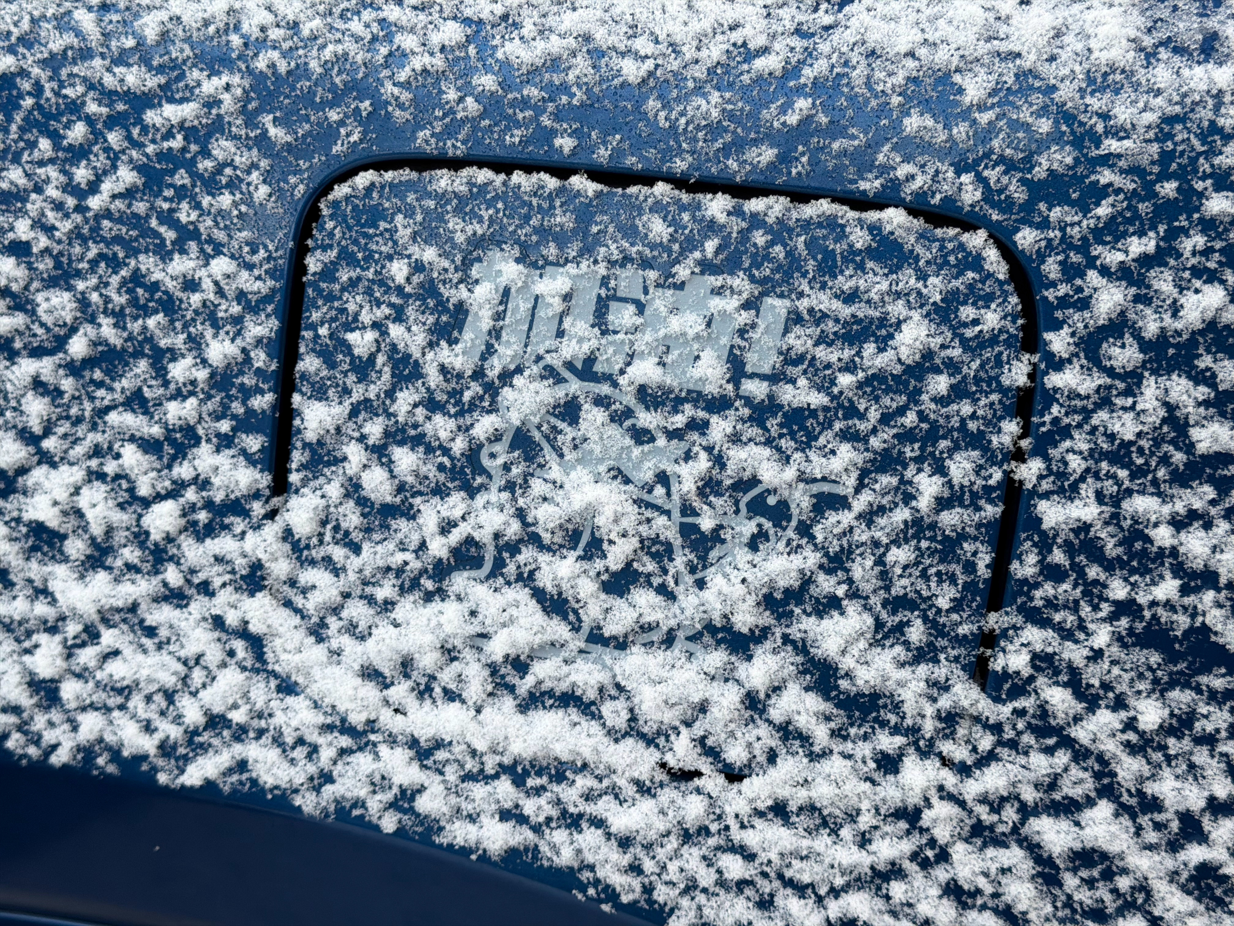 最近降雪从北到南，凑热闹也发两张上上周拍的雪景，这台理想ONE也是见过世面的理想